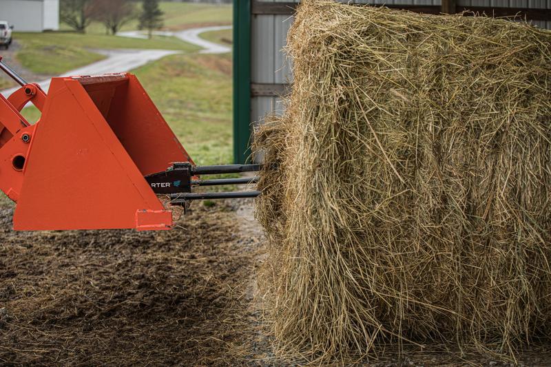 Tarter Bucket Mount Super Bale Spear Tarter Bucket Mount Super Bale Spear